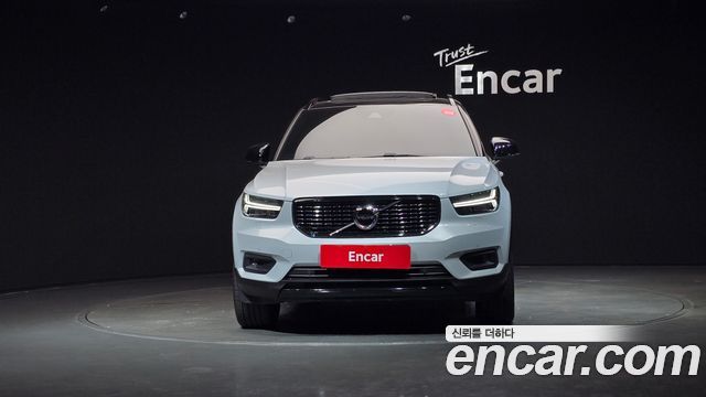 Volvo XC40 B4 R-Design 2021 — фото 3