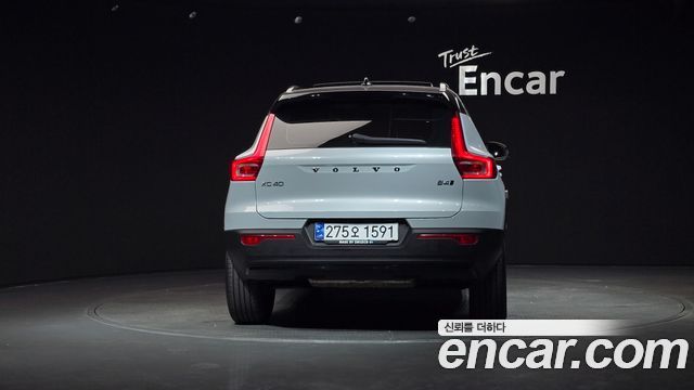 Volvo XC40 B4 R-Design 2021 — фото 4