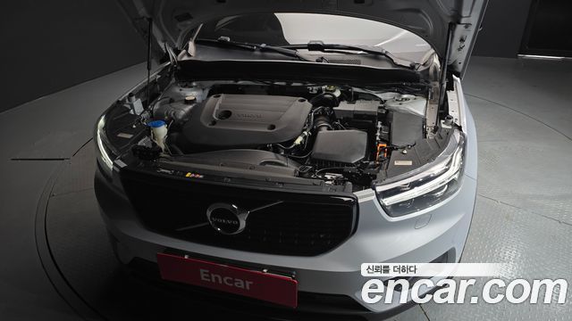 Volvo XC40 B4 R-Design 2021 — фото 6