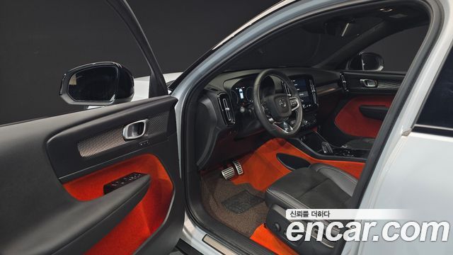 Volvo XC40 B4 R-Design 2021 — фото 10