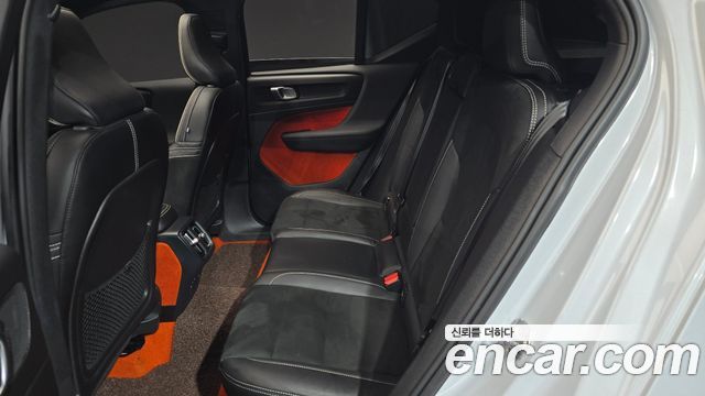 Volvo XC40 B4 R-Design 2021 — фото 11