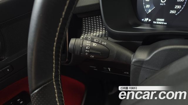 Volvo XC40 B4 R-Design 2021 — фото 17