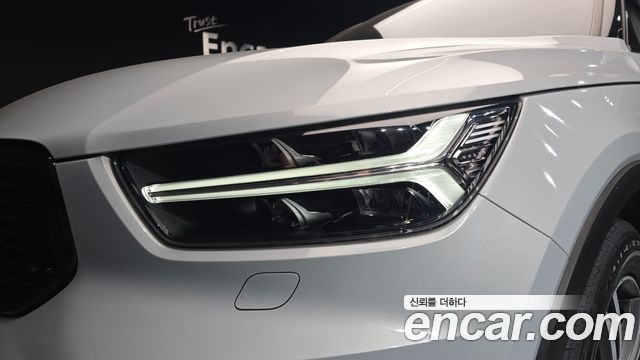 Volvo XC40 B4 R-Design 2021 — фото 22
