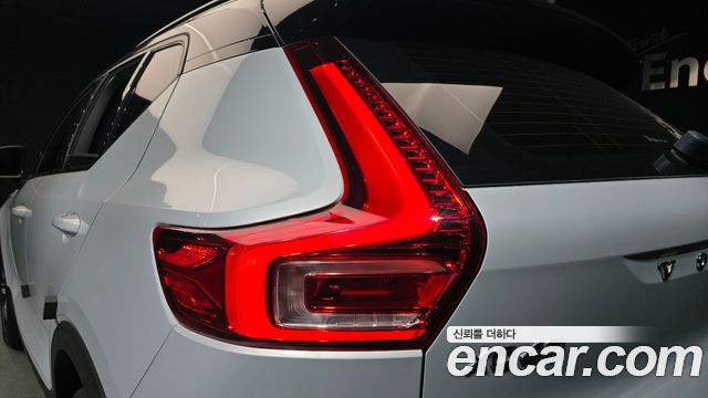 Volvo XC40 B4 R-Design 2021 — фото 23