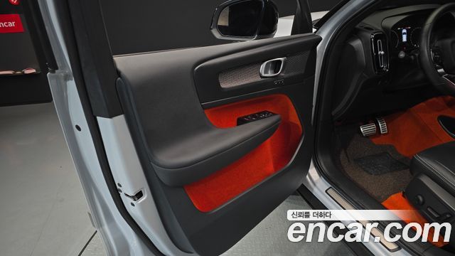 Volvo XC40 B4 R-Design 2021 — фото 24