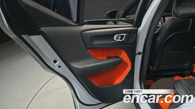 Volvo XC40 B4 R-Design 2021 — фото 25