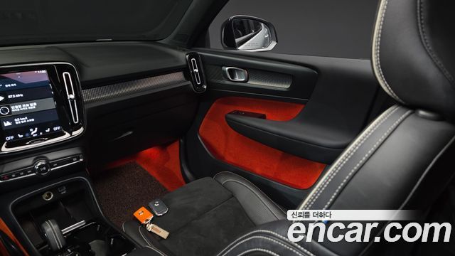 Volvo XC40 B4 R-Design 2021 — фото 26