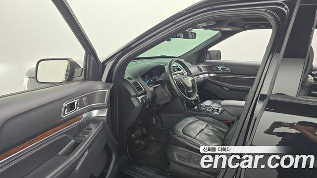 Ford Explorer 2.3 Limited 4WD 5th 2019 — фото 10
