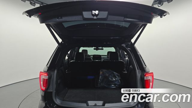 Ford Explorer 2.3 Limited 4WD 5th 2019 — фото 20
