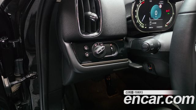 MINI Cooper Countryman Classic Plus Launch Pack 2nd Gen 2023 — фото 15