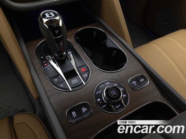 Bentley Bentayga 4.0 V8 EWB Azure 2025 — фото 19
