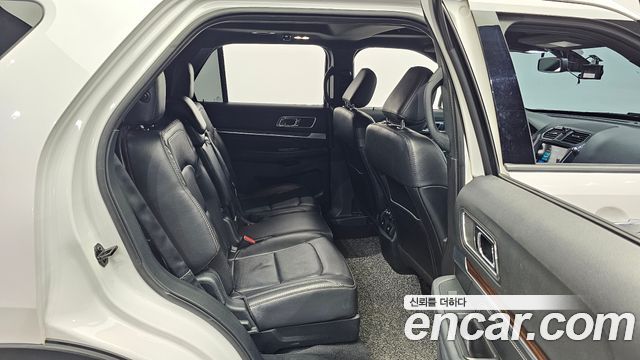 Ford Explorer 2.3 Limited 4WD 5th 2019 — фото 12