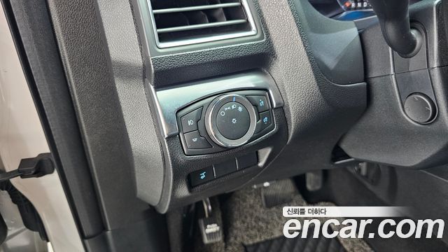 Ford Explorer 2.3 Limited 4WD 5th 2019 — фото 17