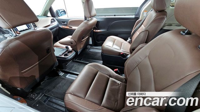 Toyota Sienna 3.5 AWD 2018 — фото 12