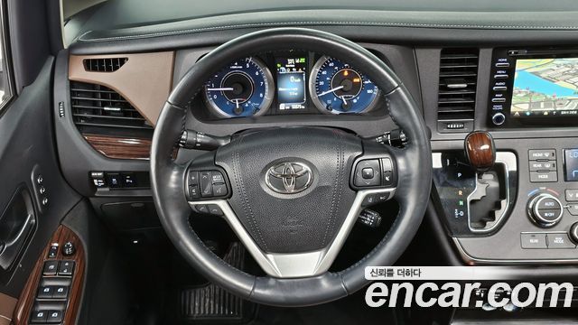 Toyota Sienna 3.5 AWD 2018 — фото 13