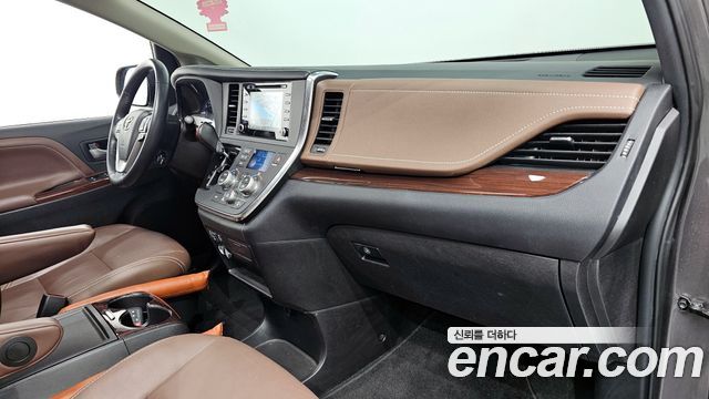 Toyota Sienna 3.5 AWD 2018 — фото 25