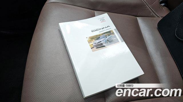 Toyota Sienna 3.5 AWD 2018 — фото 30