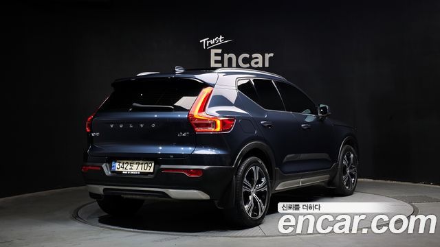 Volvo XC40 B4 Inscription 2022 — фото 2