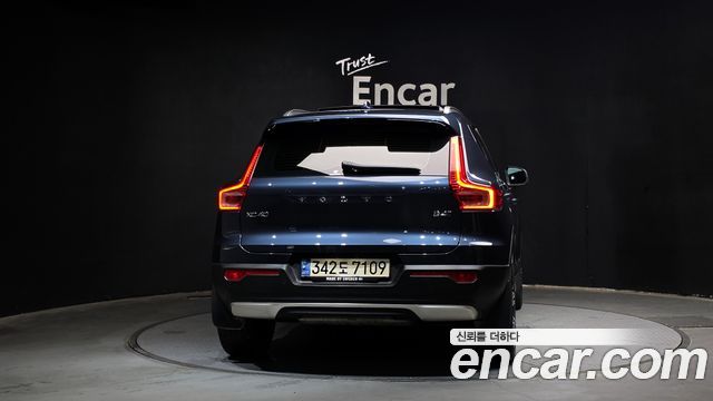 Volvo XC40 B4 Inscription 2022 — фото 4