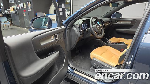 Volvo XC40 B4 Inscription 2022 — фото 10