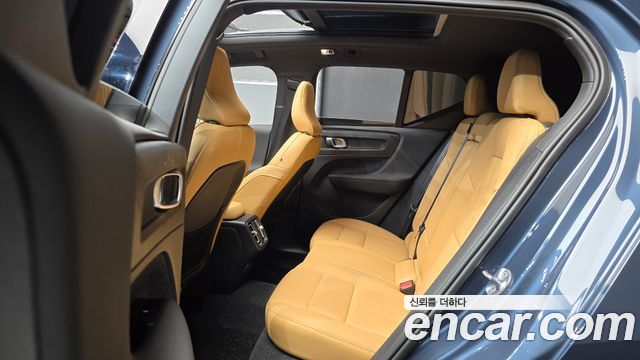 Volvo XC40 B4 Inscription 2022 — фото 12