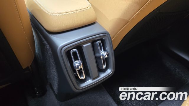 Volvo XC40 B4 Inscription 2022 — фото 19