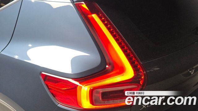 Volvo XC40 B4 Inscription 2022 — фото 23