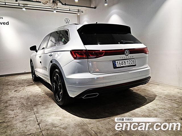 Volkswagen Touareg (III) 3.0 TDI Prestige 2024 — фото 2