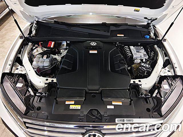 Volkswagen Touareg (III) 3.0 TDI Prestige 2024 — фото 6