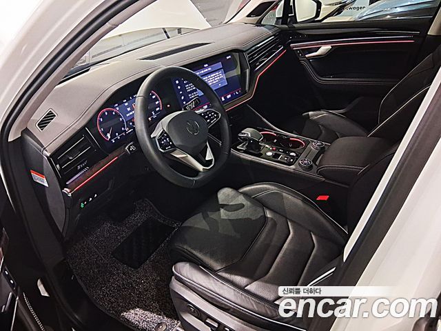 Volkswagen Touareg (III) 3.0 TDI Prestige 2024 — фото 15