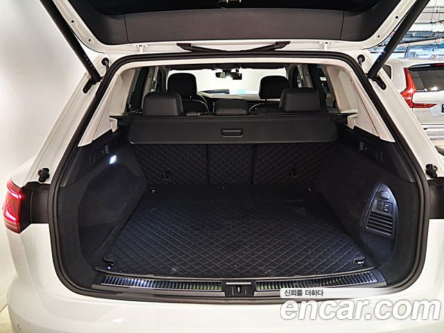 Volkswagen Touareg (III) 3.0 TDI Prestige 2024 — фото 17