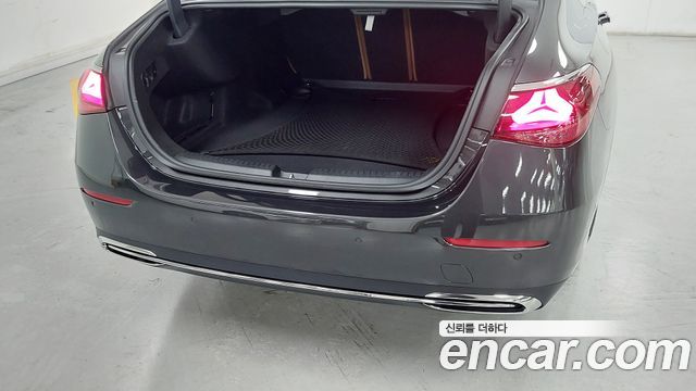 Mercedes-Benz E-Class (W214) E220d 4MATIC Exclusive 2024 — фото 15