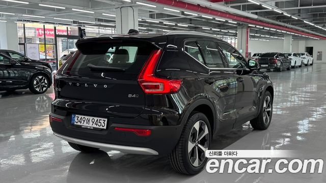 Volvo XC40 B4 Ultra Bright 2025 — фото 2