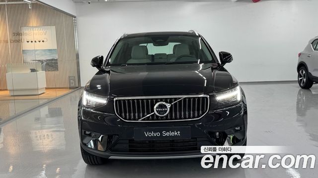Volvo XC40 B4 Ultra Bright 2025 — фото 3