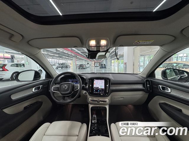 Volvo XC40 B4 Ultra Bright 2025 — фото 7