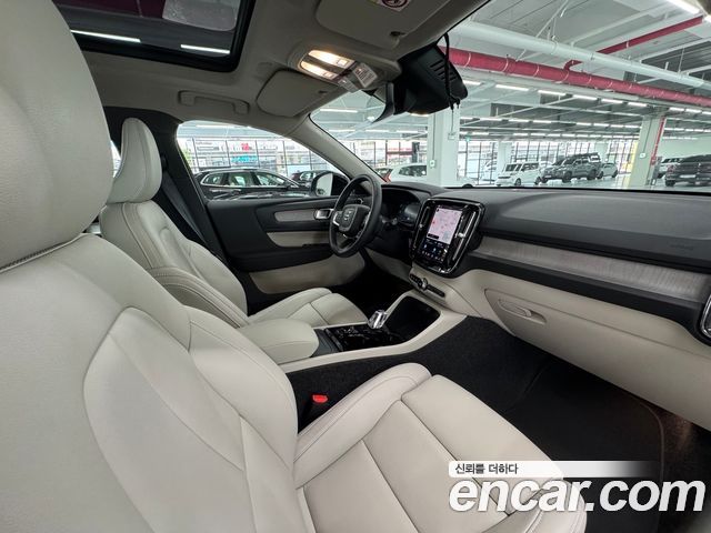 Volvo XC40 B4 Ultra Bright 2025 — фото 10