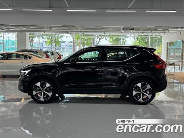 Volvo XC40 B4 Ultra Bright 2025 — фото 19