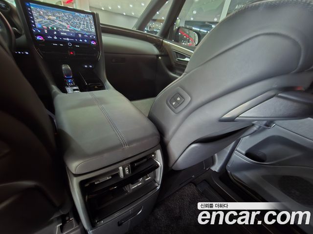 Toyota Alphard (IV) 2.5 HEV Executive AWD 2024 — фото 16