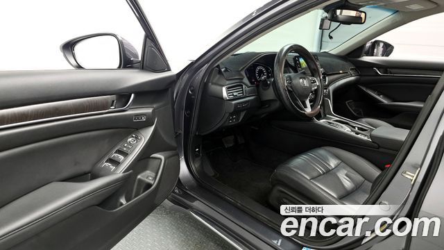 Honda Accord (X) 2.0 Hybrid Touring 2019 — фото 10