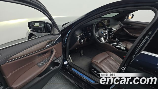 BMW 5 Series (G30) 530e M Sport 2021 — фото 10