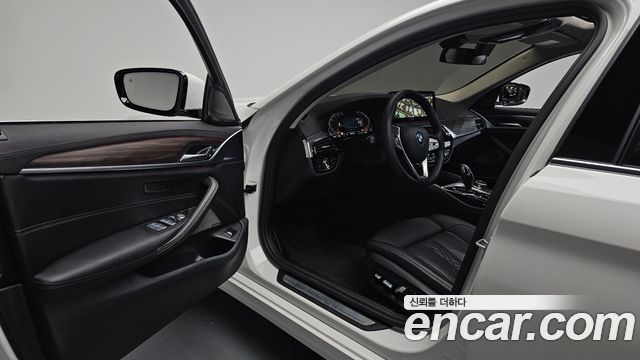 BMW 5 Series (G30) 530i Luxury 2023 — фото 10