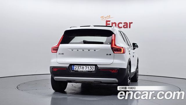 Volvo XC40 B4 Inscription 2021 — фото 4