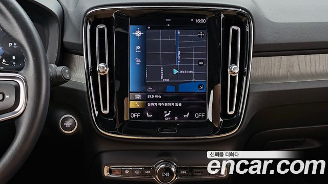 Volvo XC40 B4 Inscription 2021 — фото 14