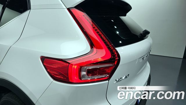 Volvo XC40 B4 Inscription 2021 — фото 23
