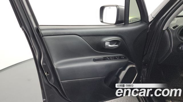 Jeep Renegade 2.4 Limited 2020 — фото 24
