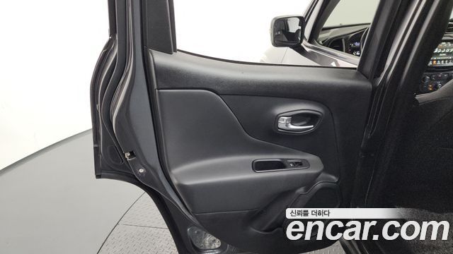 Jeep Renegade 2.4 Limited 2020 — фото 25
