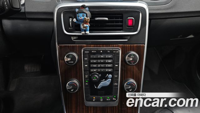 Volvo S60 D4 2nd 2014 — фото 17
