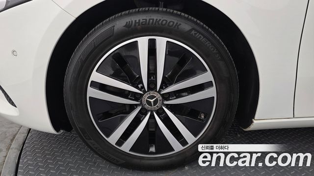 Mercedes-Benz A-Class (W177) A220 Sedan 2021 — фото 5
