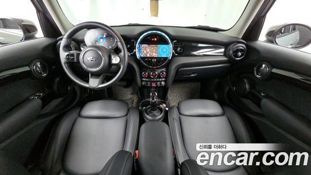 MINI Cooper 5-Door Classic Plus 3rd 2022 — фото 7