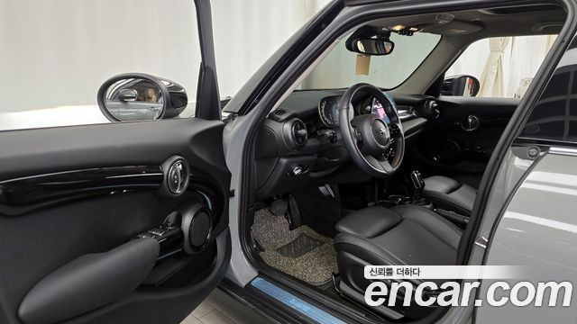 MINI Cooper 5-Door Classic Plus 3rd 2022 — фото 10
